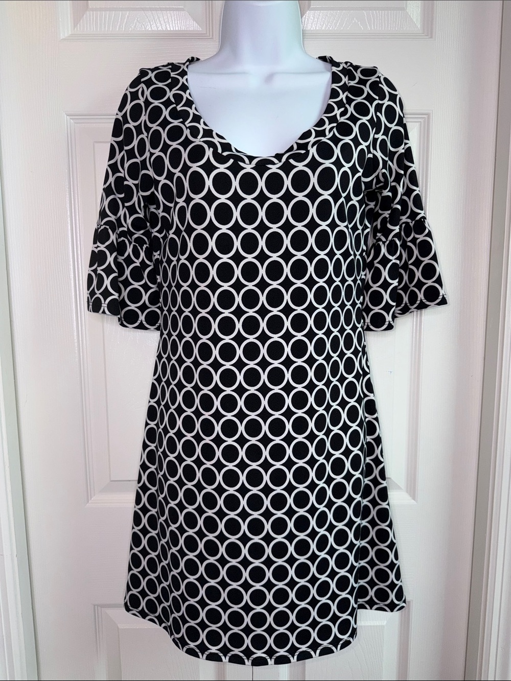 3 for $20 KOKOON Vintage Black White Circle Print Dress Ruffled Sleeves Small